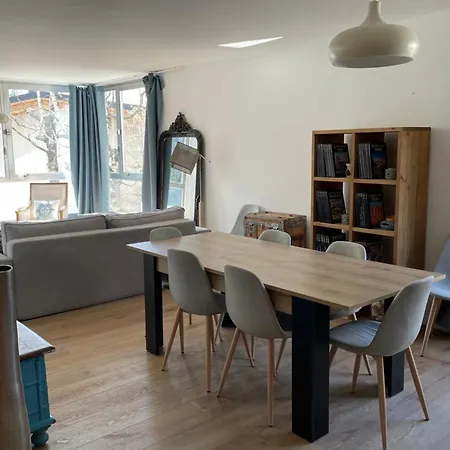 Daisy Furnished Flat 아파트
